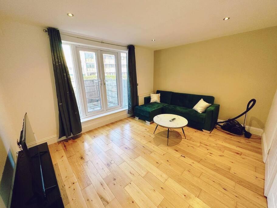 1 Bed Flat Near Apartament