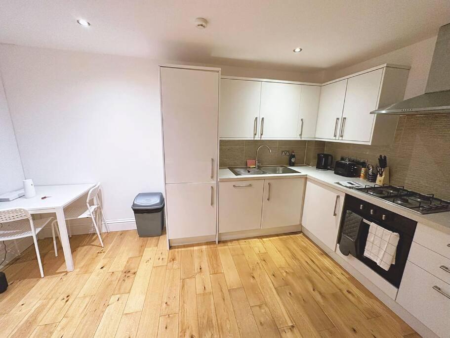 Apartament 1 Bed Flat Near Londra