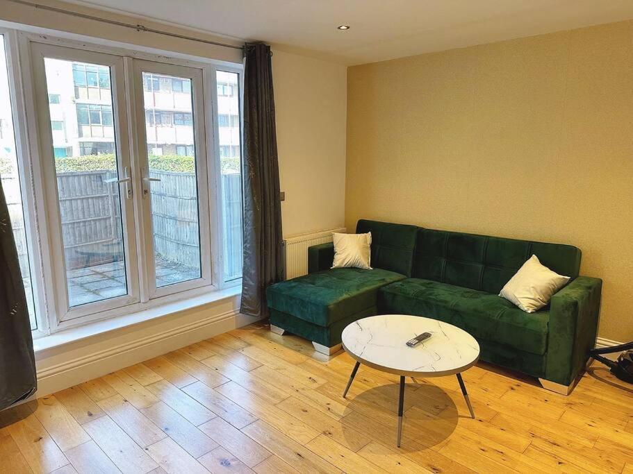 1 Bed Flat Near Apartament Londra